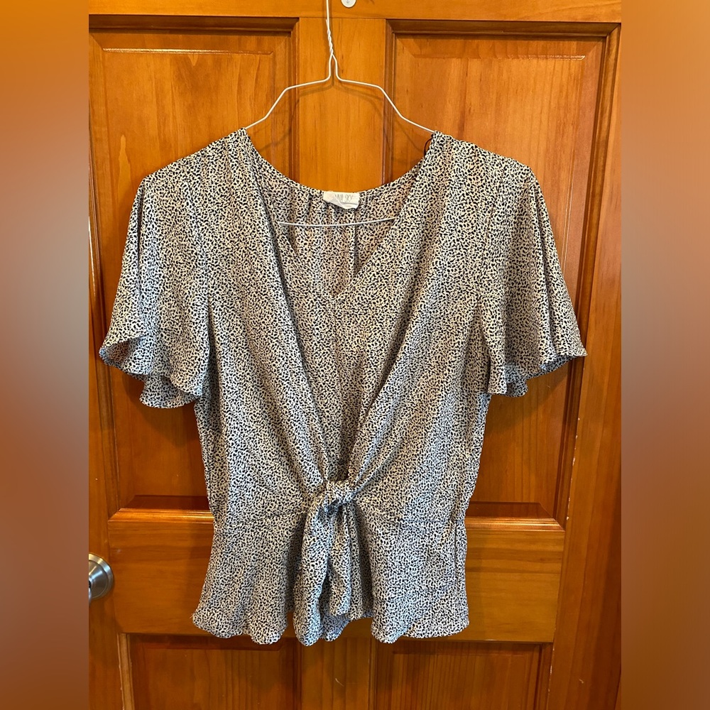 Tie shirt with black and white pattern